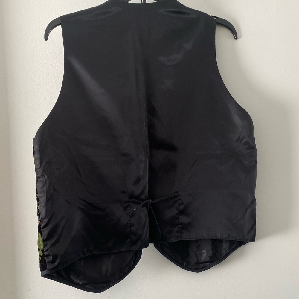Patterned Vest - Picture 3 of 3